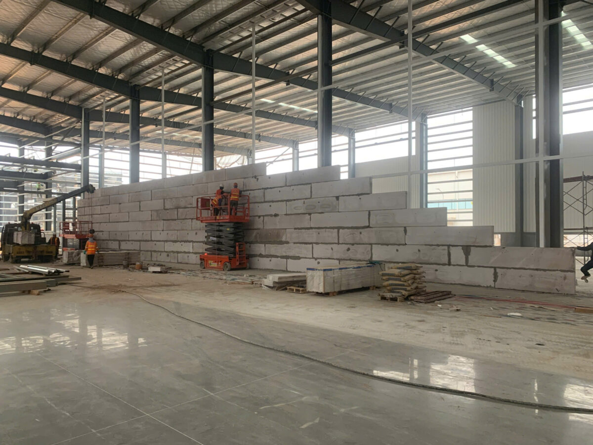 Bê Tông Khí Chưng Áp (AAC): Giải Pháp Xây Dựng Ưu Việt Cho Trung Tâm Thương Mại và Nhà Xưởng