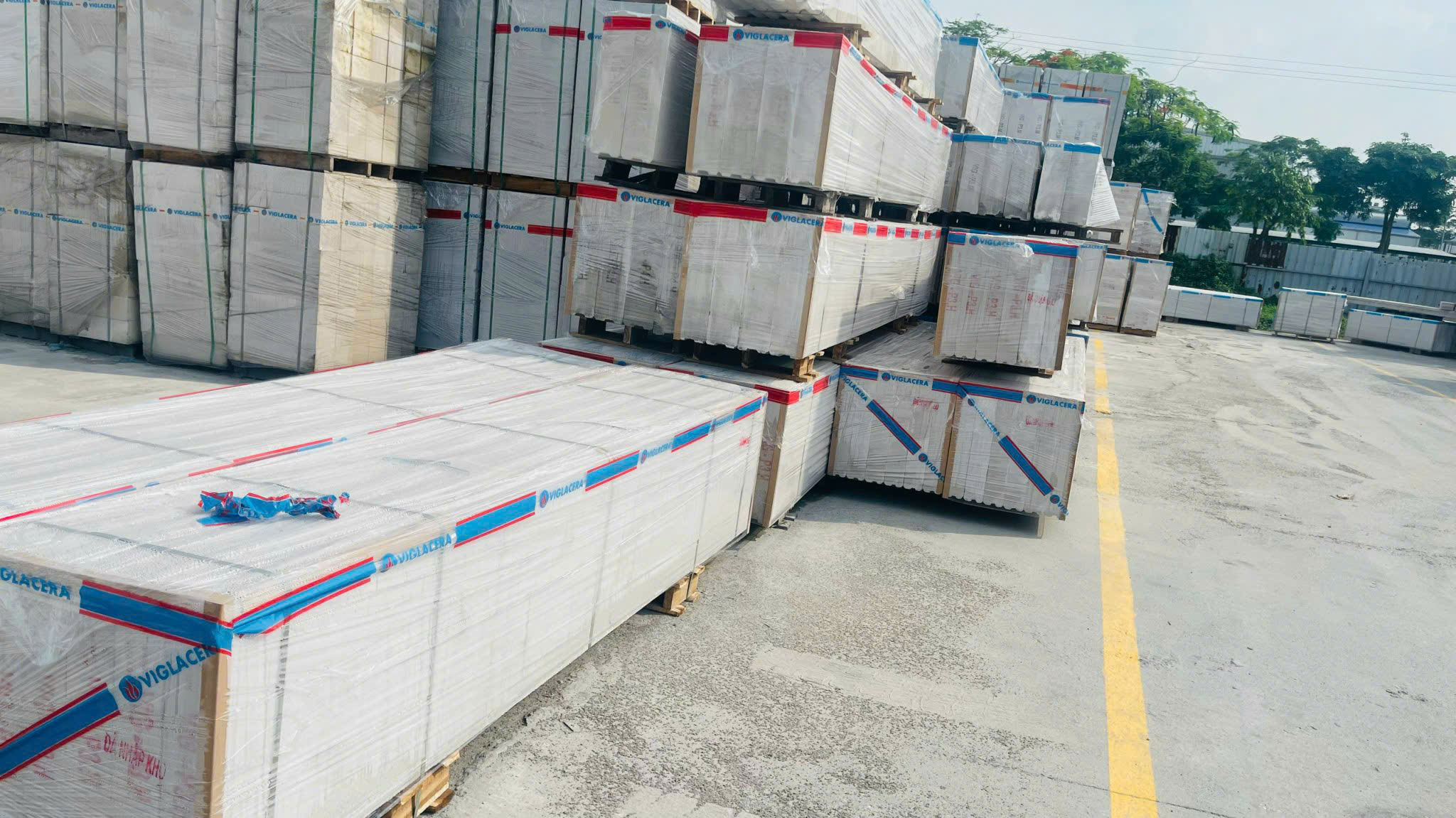 Giảm Tải Trọng Công Trình Với Gạch AAC: Lợi Ích Đối Với Nhà Xưởng Công Nghiệp