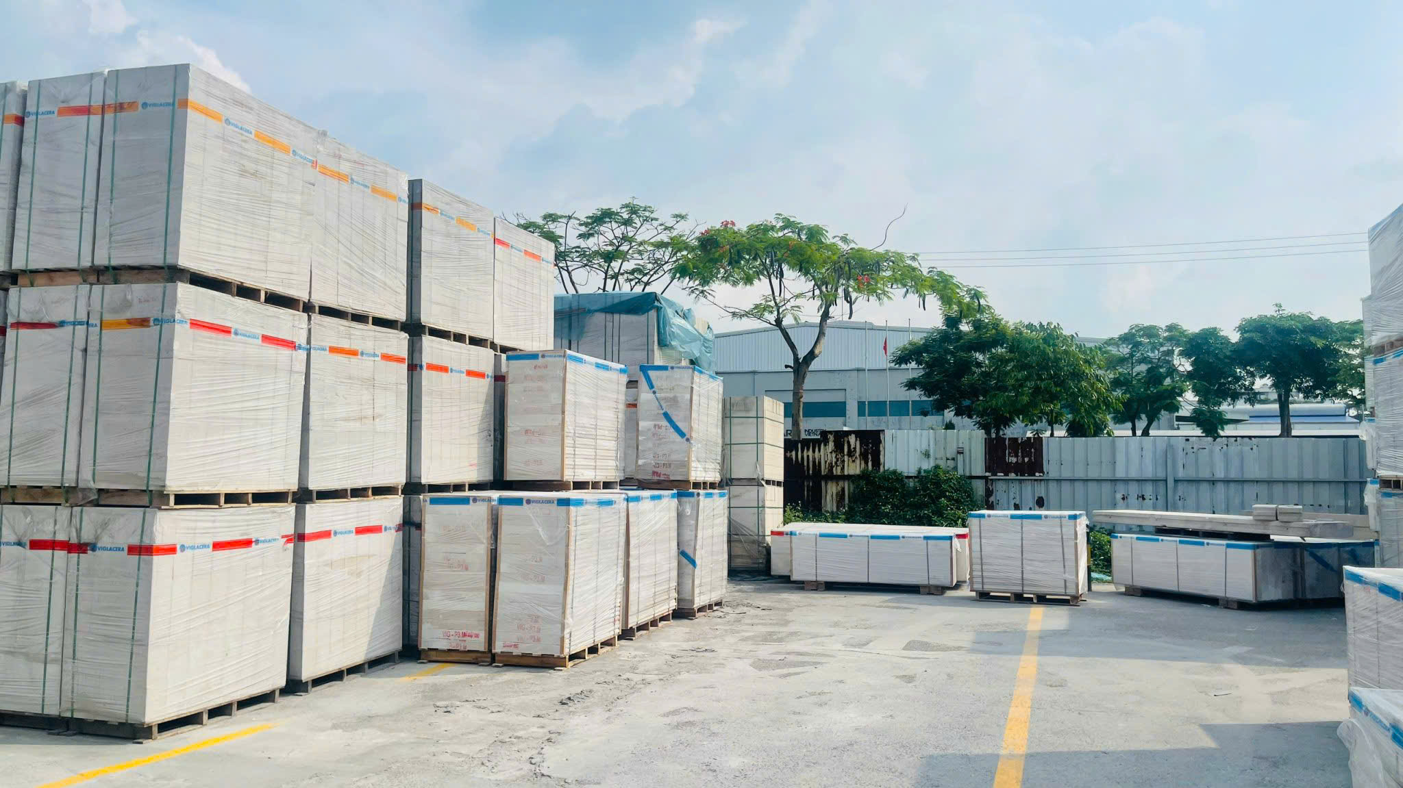 Giảm Tải Trọng Công Trình Với Gạch AAC: Lợi Ích Đối Với Nhà Xưởng Công Nghiệp